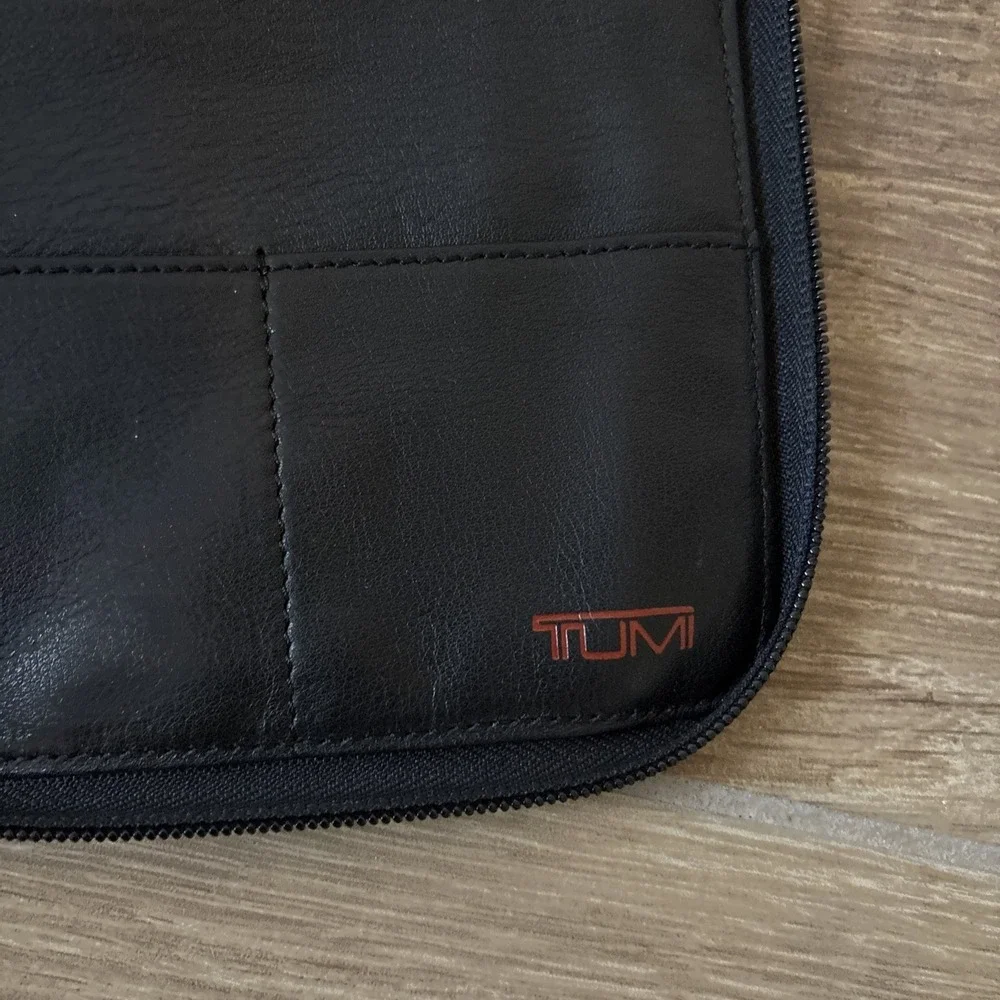 TUMI Black Leather UNISEX Bag Organizer Travel Tote Shoulder Bag LIGHTLY USED